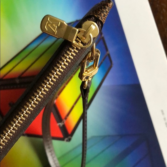 LOUIS VUITTON Ebene Wristlet/Clutch - Picture 3 of 8